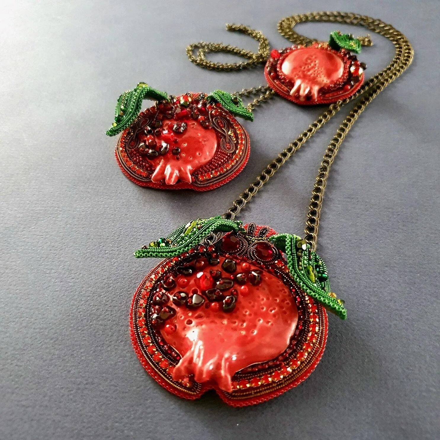 Зерна граната. Гранатовое счастье. Гранатовое яблоко. Фотосессия с фруктами. Гранат.