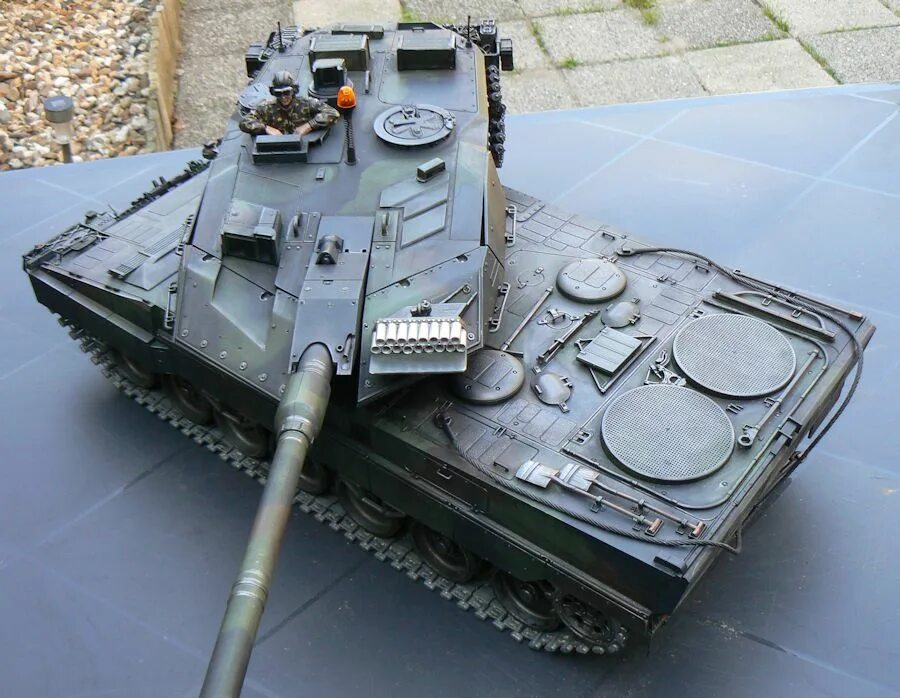 Двигатель леопарда 2. Леопард 2а7. танк леопард 2 башня. танки leopard 2a6. броня леопарда 2а7.