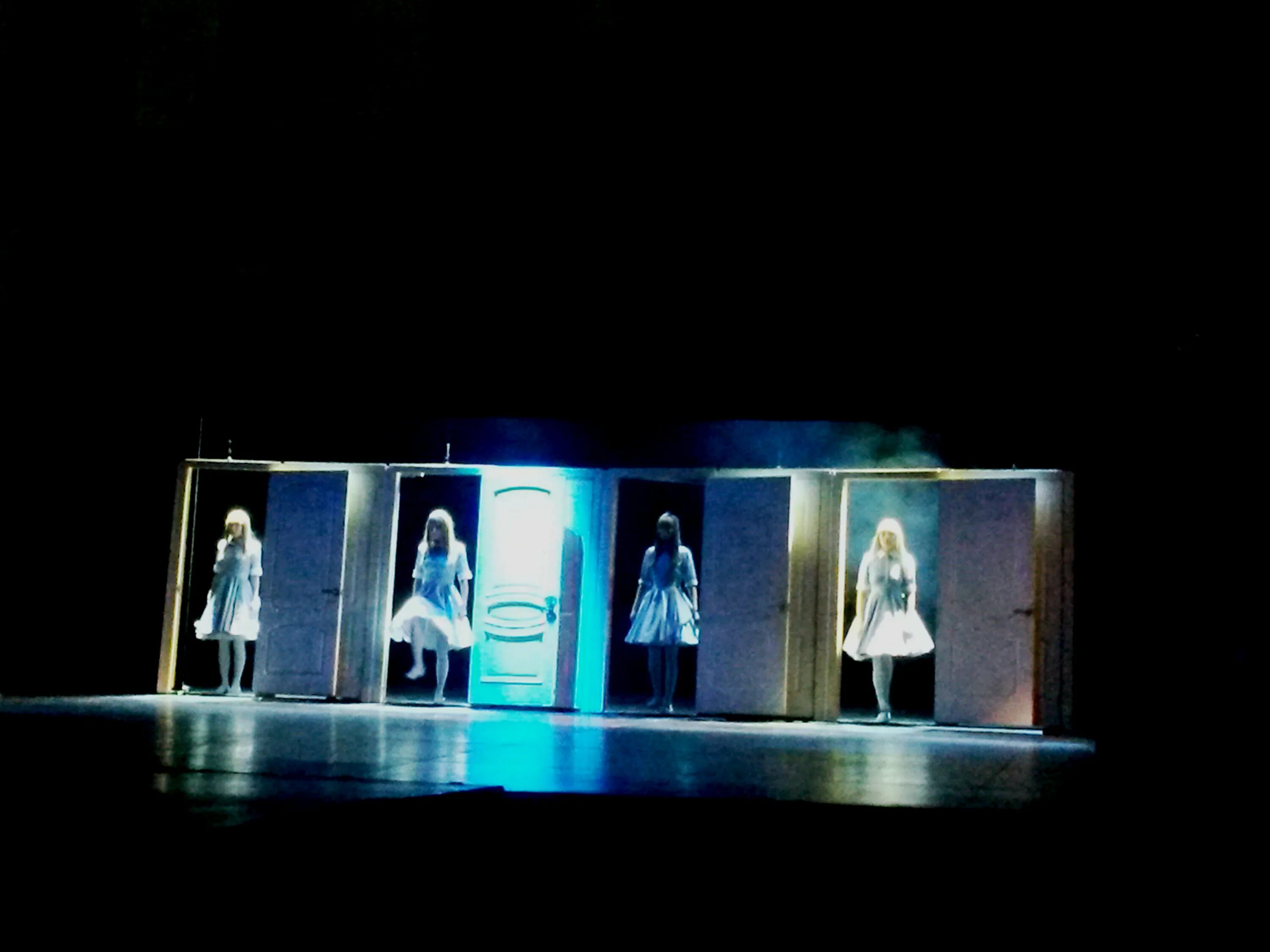 театр юного зрителя красноярск фото. тюз красноярск отзывы. алиса тюз красноярск. тюз красноярск бар. спектакли в тюзе красноярск.