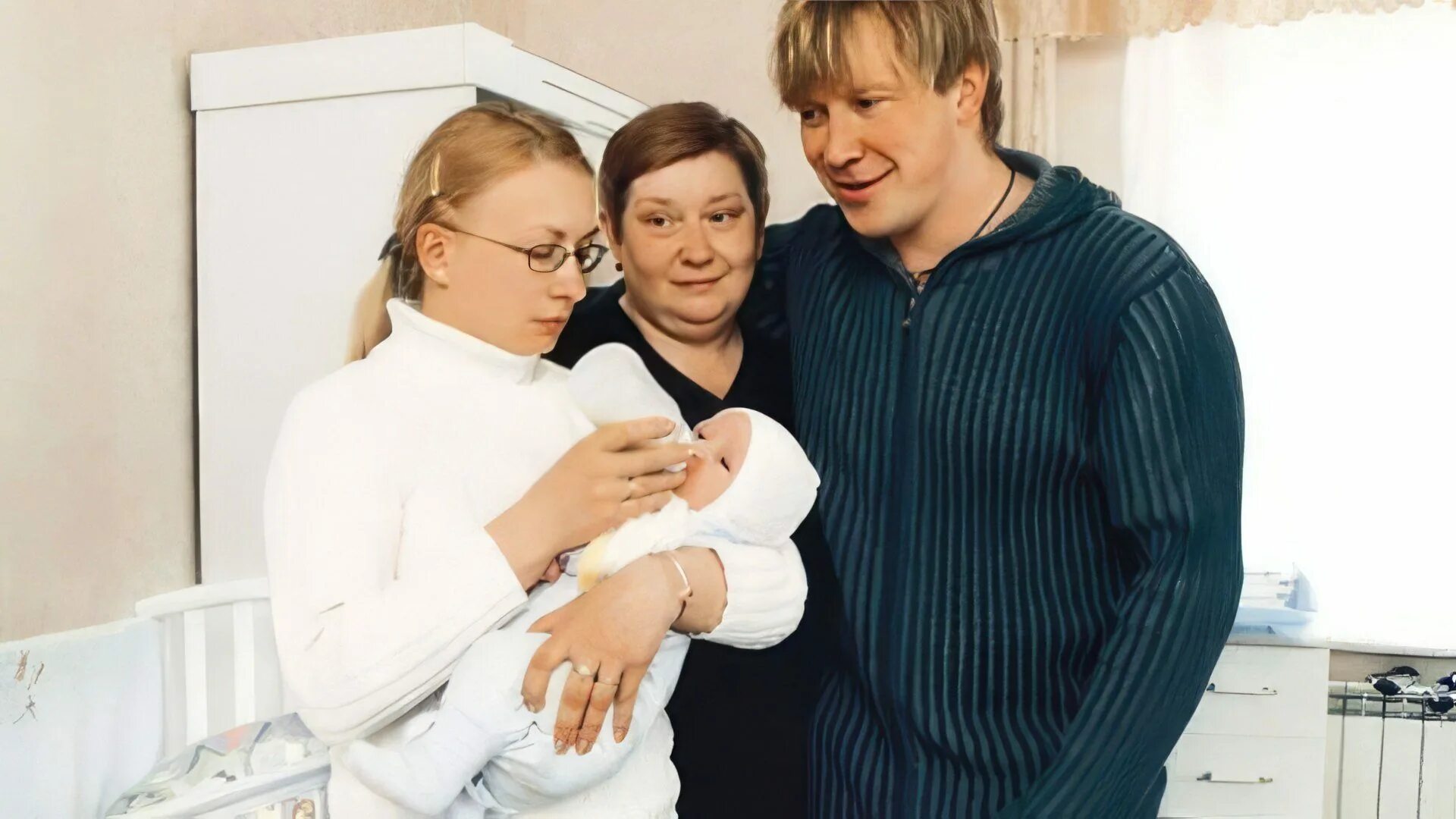 Что случилось с актером алексеем кравченко. Алиса кравченко жена алексея кравченко.