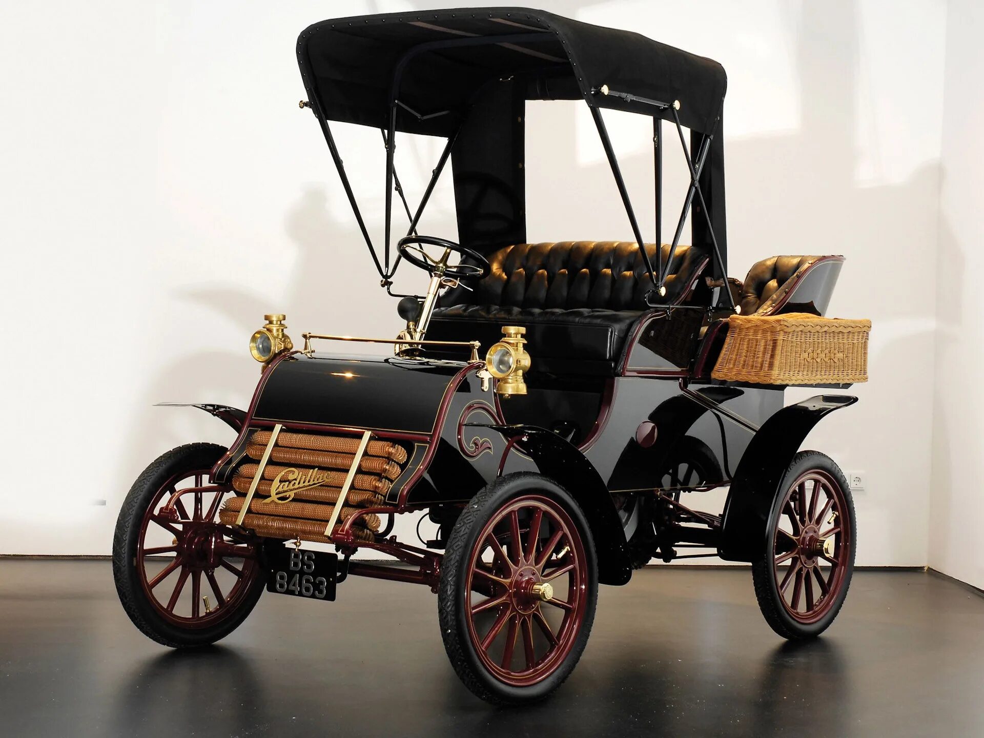 Cadillac model a Runabout (1902). 17 Октября 1902 — в Детройте выпущен первый автомобиль марки «Кадиллак».. Cadillac 1903. 1903 Cadillac model a.