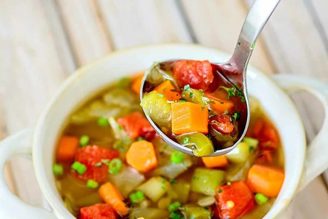 Вкусный диетический овощной суп. Овощной суп. Овощной низкокалорийный суп. Вкусный диетический овощной суп. Постный овощной суп.