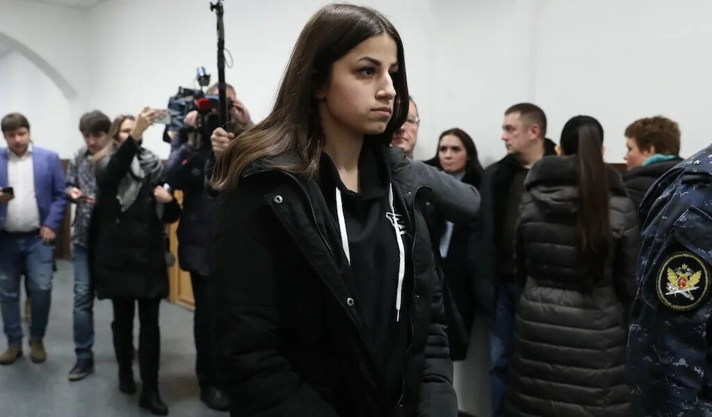 Дело хачатурян. Армянские брат и сестра. Узбекские женщины сестра. Армянки близнецы. Сестры армяне.