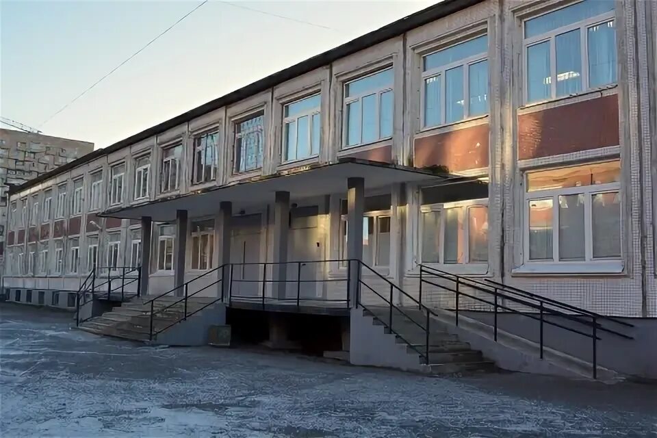 Французские школы во франции. Школа 76 ярославль. Французская школа лион. Ярославль школа 42 двор. Французская школа в москве.