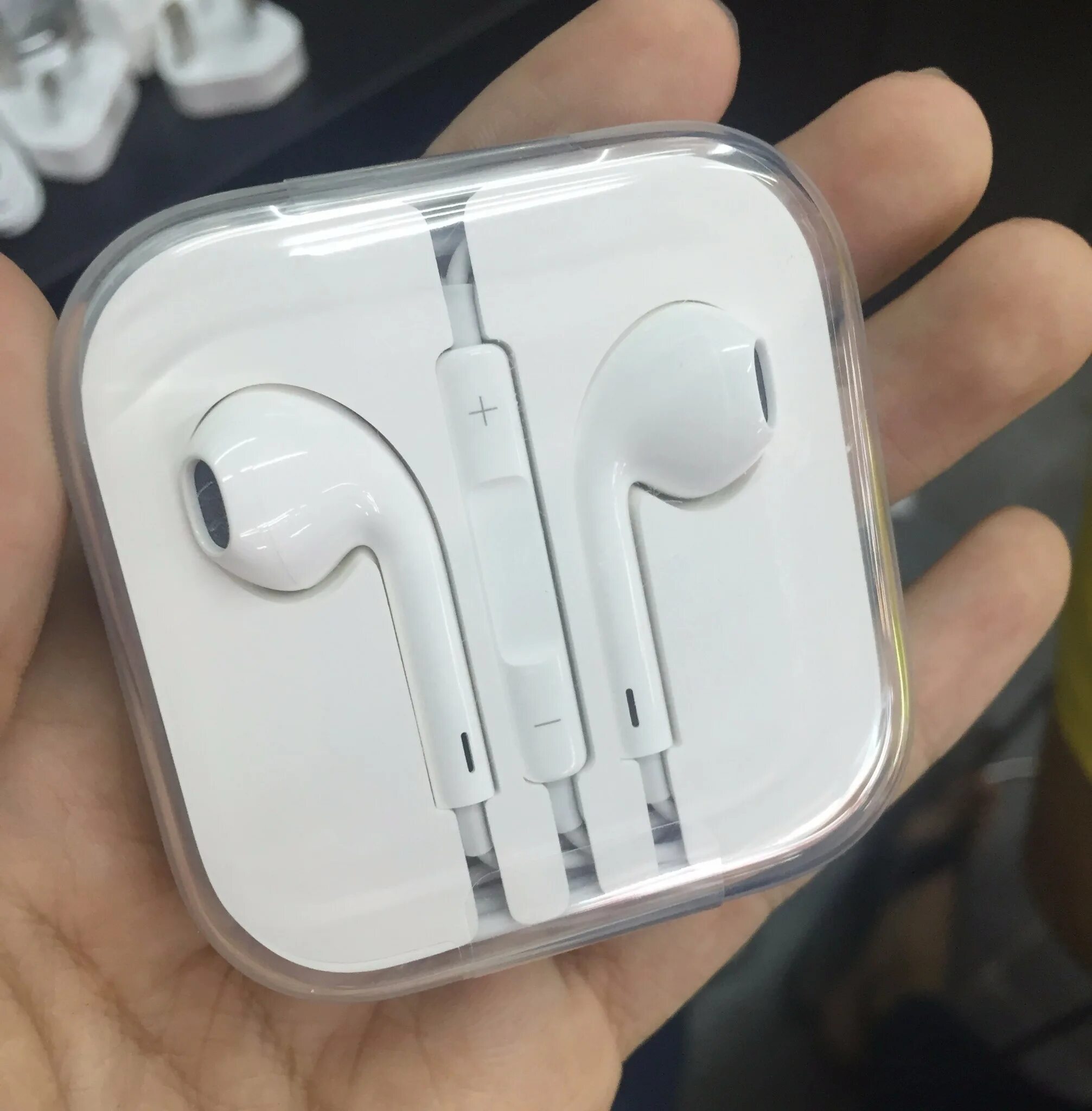 Сколько стоят наушники apple оригинал. Earpods iphone 4. наушники earpods iphone 4. наушники apple earpods и iphone 6. аирподсы эпл оригинал.