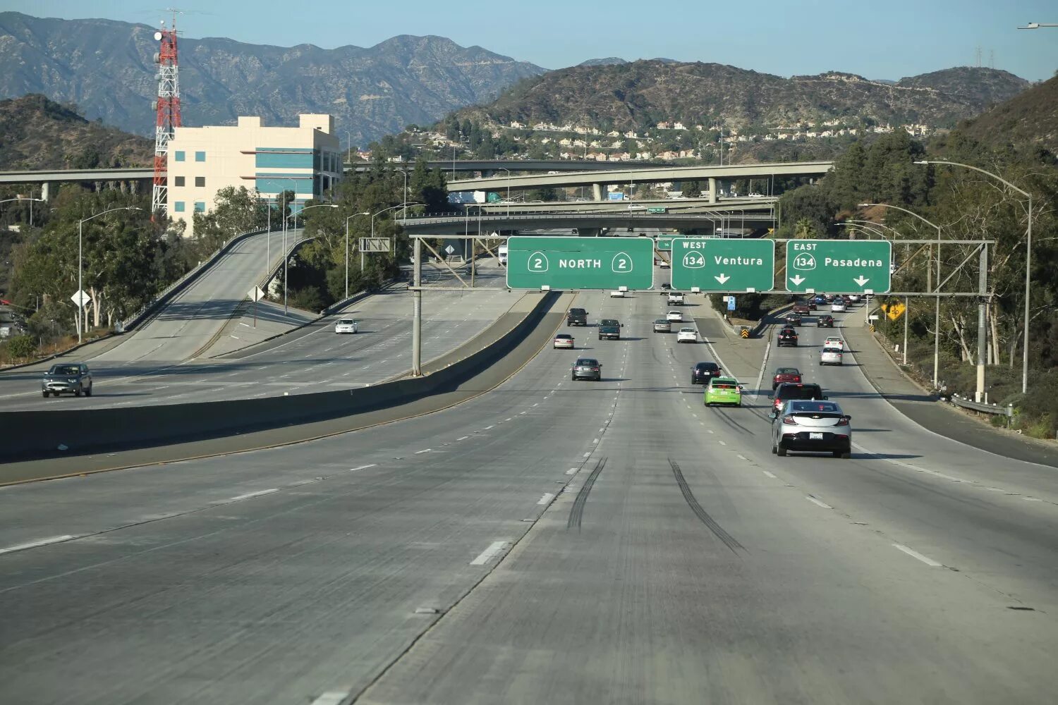 Любой адрес в лос анджелесе. Los Angeles Freeway. Шоссе 210 Лос-Анджелесе. Вентура в Лос Анджелесе. Спуск дороги Лос Анджелес.