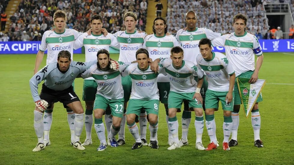 Уефа 2009. Вердер Бремен 2009. ФК Вердер. Werder Bremen футбольный клуб. Шахтёр Кубок УЕФА 2009.