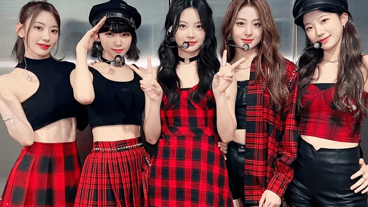 Le serafim kpop. Le serafim группа кпоп. Группа le sserafim. Le sserafime участницы. Lee serafim участницы.