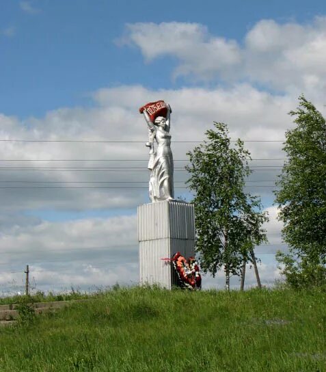 Мостовик сергиево-посадский район. Мостовик хотьково. Посёлок мостовик сергиево-посадский район. Памятники п. Поселок мостовик хотьково.