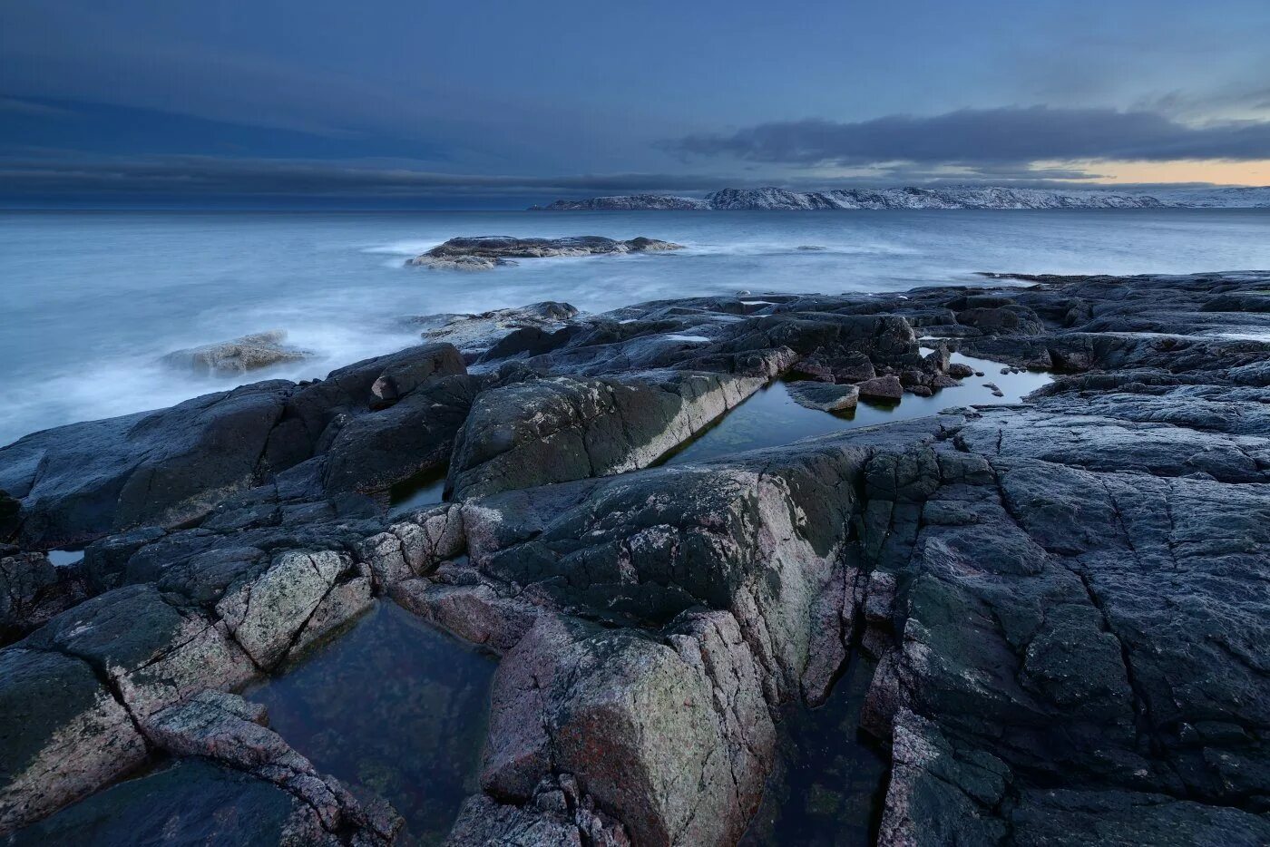 Мурманск берег баренцева моря. Баренцево море мурманск териберка. Кольский полуостров баренцево море. Баренцево море рыбачий. Мыс скорбеевский полуостров рыбачий.