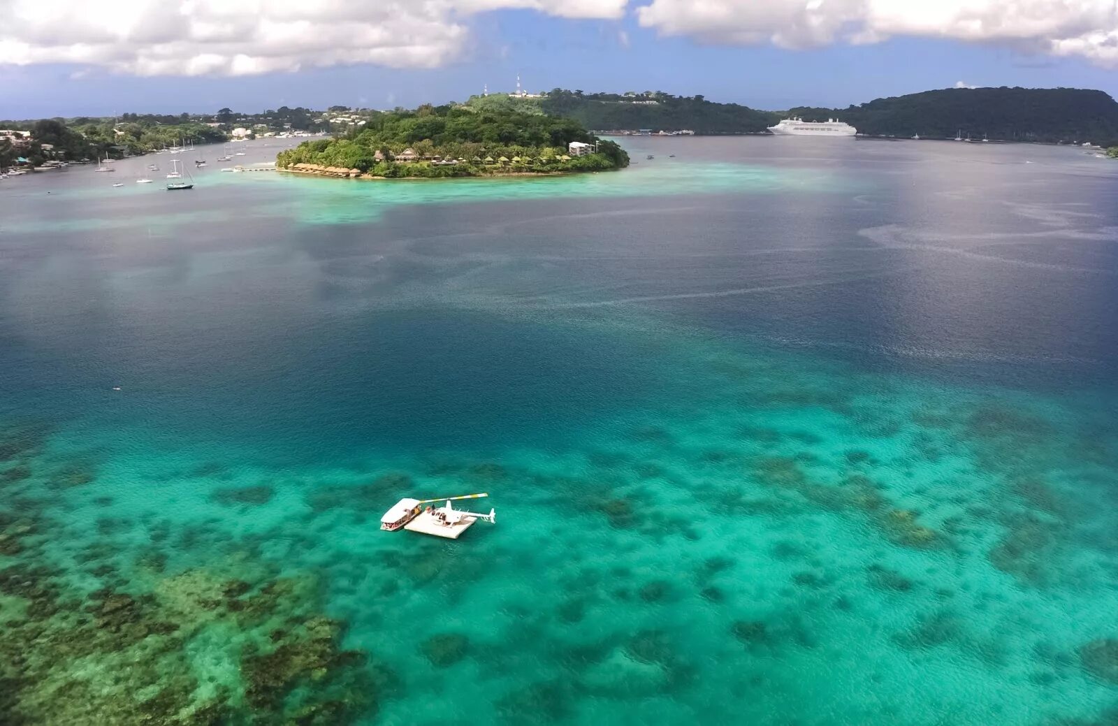 Separate island. Островное государство Вануату. Порт Вила Вануату. Вануату столица порт-Вила. Вануату природа.