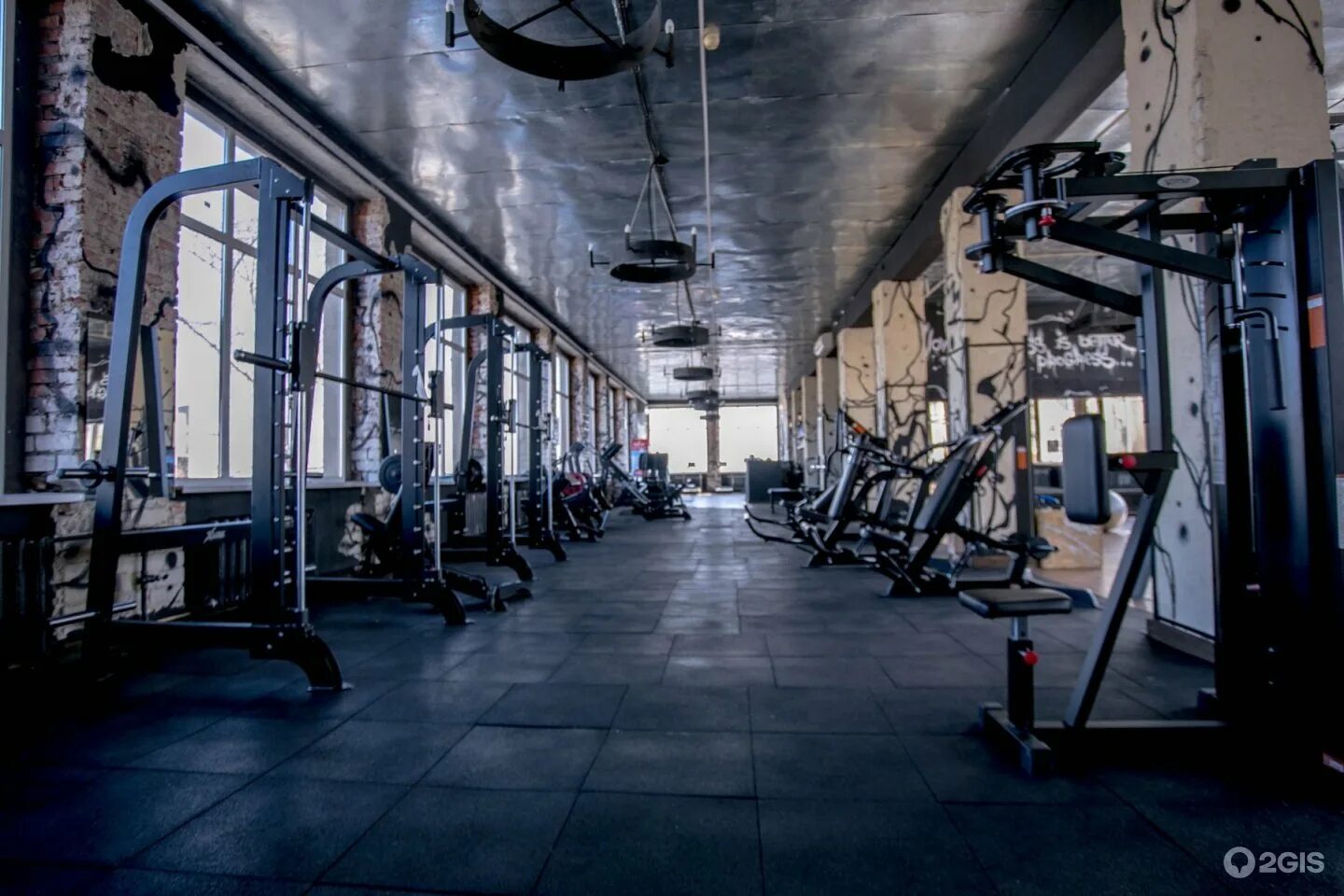 Victory resort hotel тренажерный зал. Спортзал буденного. Спортзал в отеле. 4 спортзал. 4 спортзал.