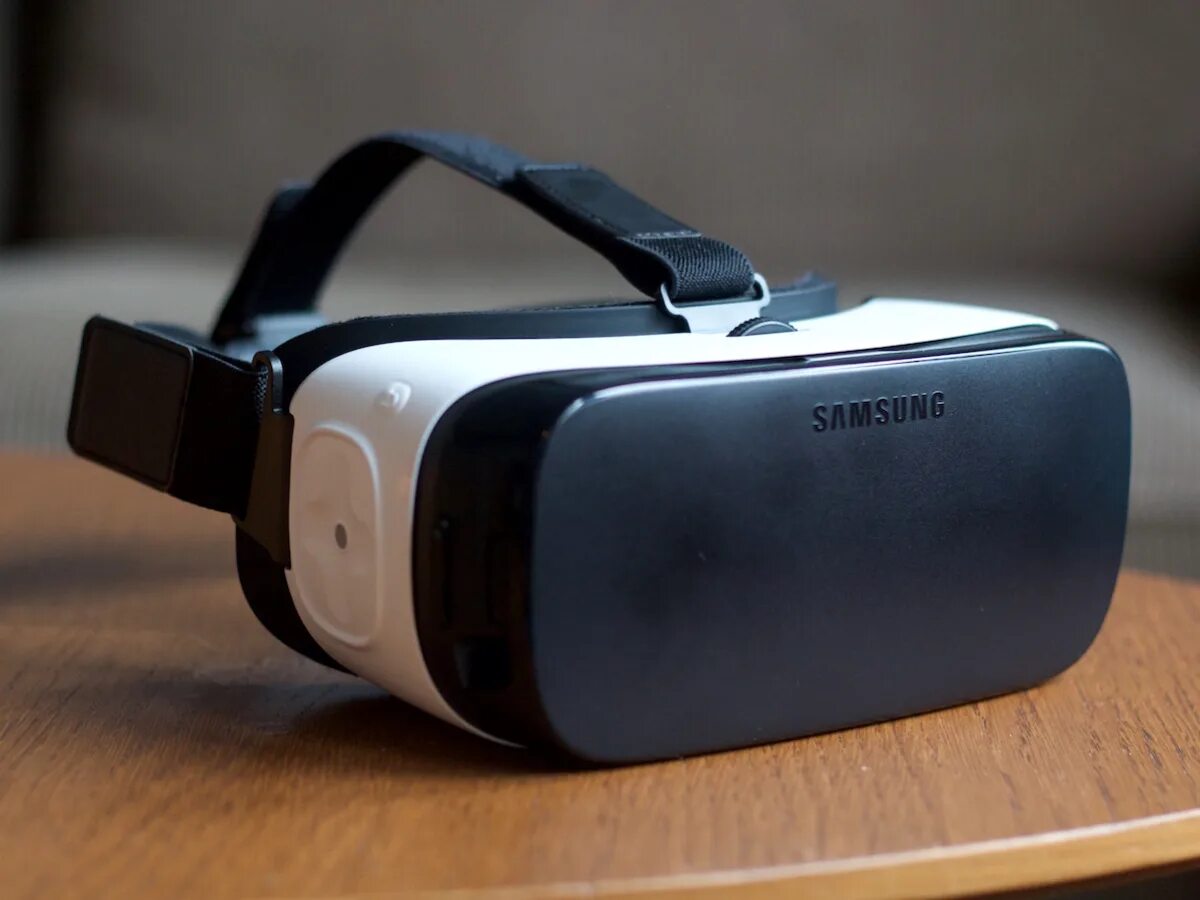 Samsung vr oculus. Samsung Gear VR. VR очки самсунг. ВР очки самсунг. Очки виртуальной реальности Samsung Gear VR.