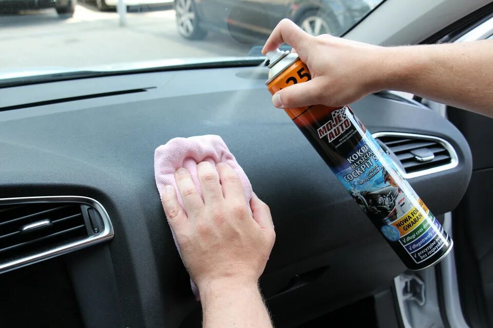 Очистить пластик бампера автомобиля. Пена для очистки панелей авто. Чем оттереть пластик автомобиля. Очиститель тканевой обивки салона автомобиля. Химчистка пластика салона автомобиля.