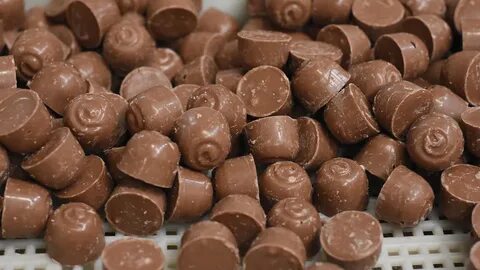 К чему снится кушать конфеты
