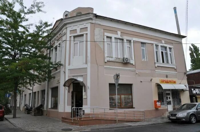 Революции 46. Ул революции 39 евпатория. Город евпатория улица революции. Революции 34/1/1 евпатория. Город евпатория улица революции.