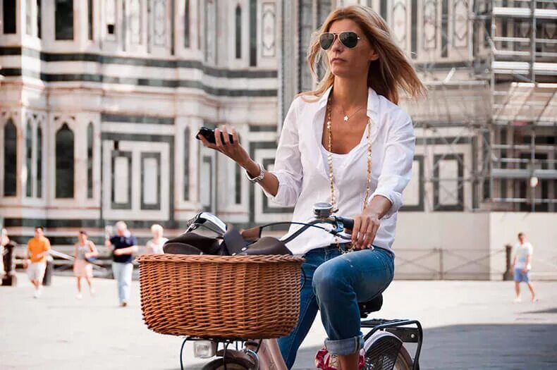 Жизнь в 43 года. Итальянки в обычной жизни. Образ итальянки. Стильные итальянки. Итальянский стиль девушки.