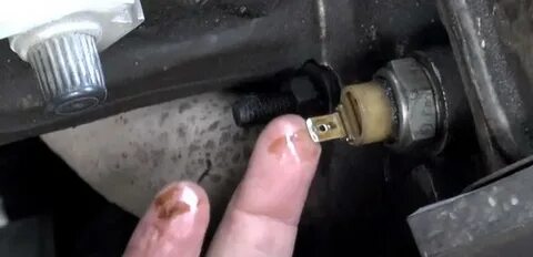 Датчик уровня масла ваз 2114 где