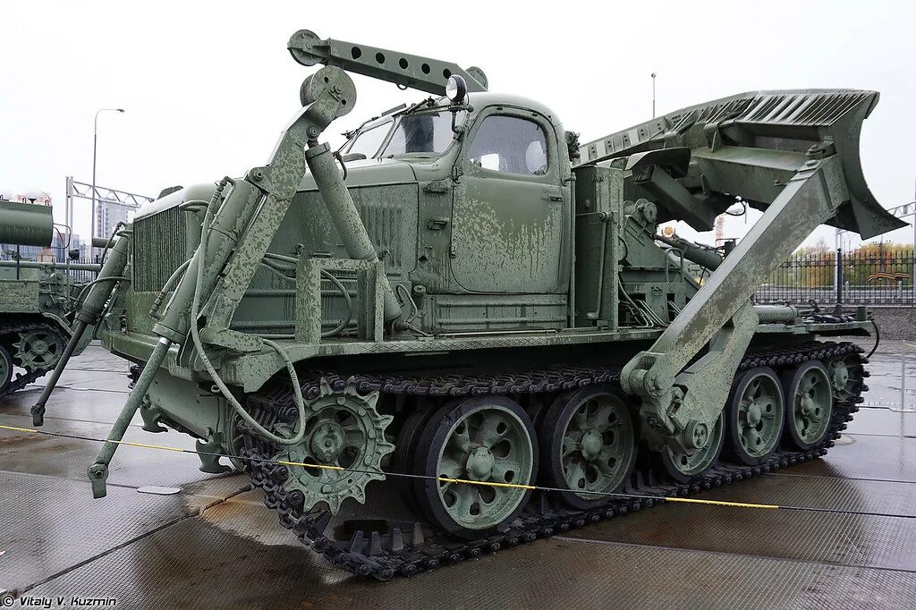 Путепрокладчик бат-м. Бат м топливный бак. Инженерная машина бат-м. Бат путепрокладчик. Военный тягач бат.