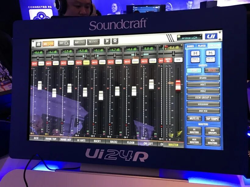 Саундкрафт ui24. Soundcraft ui24r Каскад. Soundcraft UI-24r. Soundcraft UI 24 кейс.