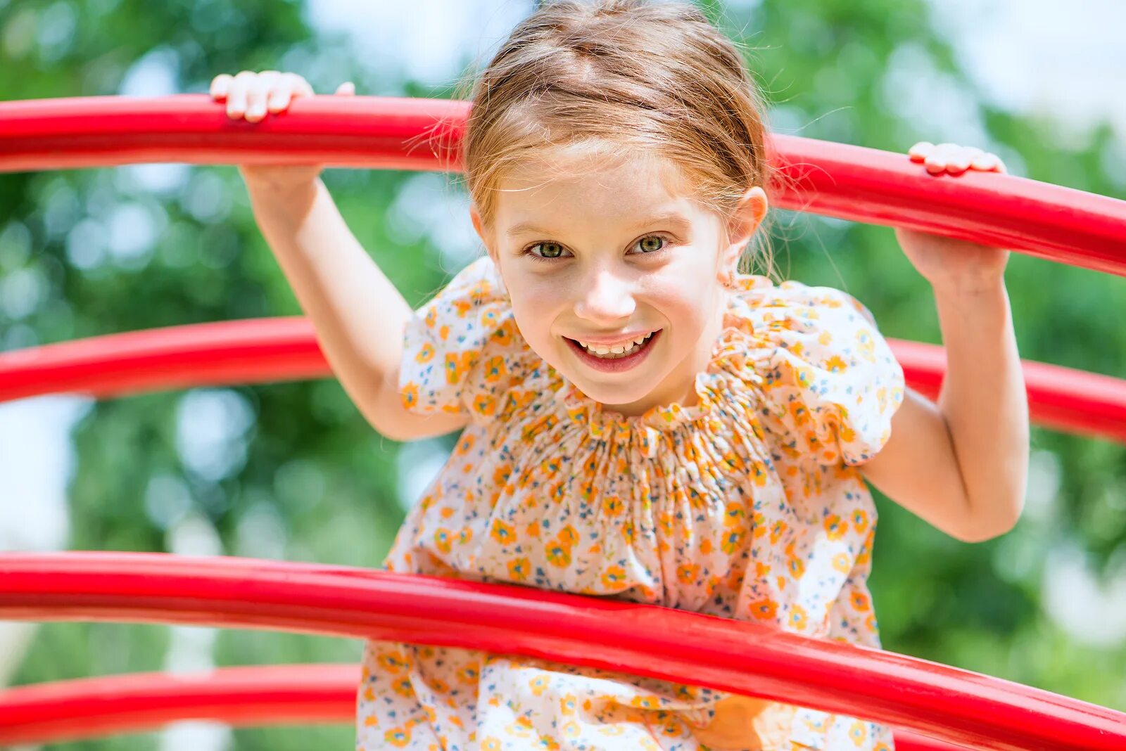 I like little girls. Активная девочка фото. Фото детских площадок. Playground girls. Lil Playground Players.