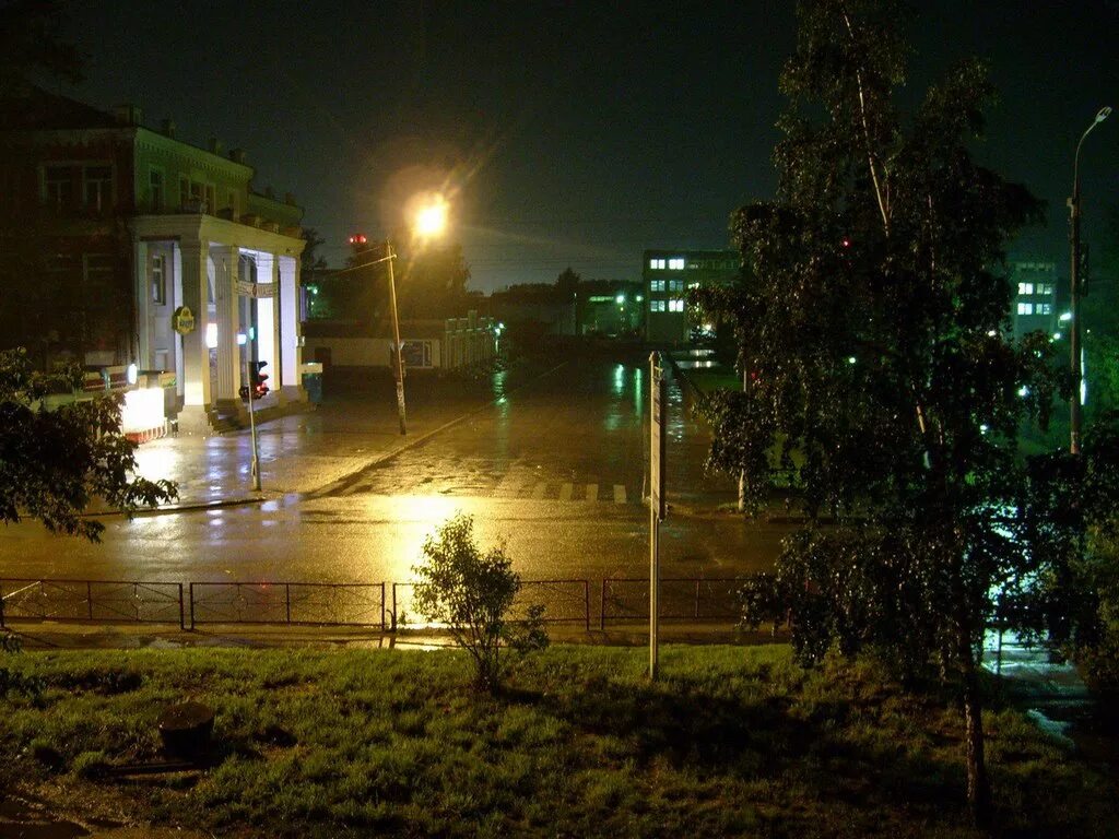 Выйти на улицу ночью 2 августа. Ночные улицы Иркутска. Ночной Скопин. Вид из окна Иркутск. Ночной Шимановск.