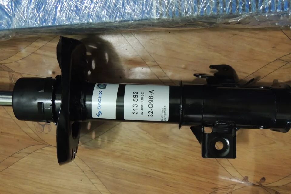 Сакс как отличить подделку. Амортизатор sachs 315996. амортизатор sachs 317597. sachs 315012. стойки сакс на гольф 4.