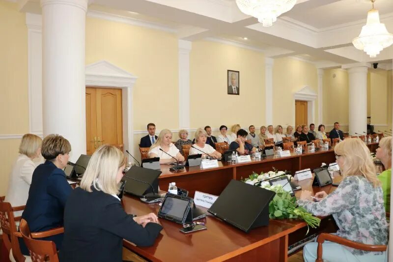 Орловская решение. Председатель избирательной комиссии орловской области. Обложка на учебное пособие для вуза. Решение золотые. Орловская решение.