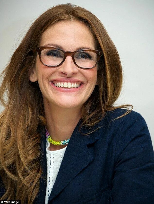 Джулия робертс в очках фото Aartuy yoonalaat Julia roberts, Celebrities with glasses, Celebrities