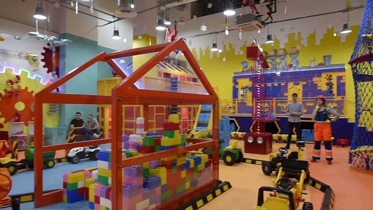 Город строителей тц. Трц ривьера город строителей. Город строителей для детей в москве. Трц ривьера город строителей. Ривьера стройплощадка.