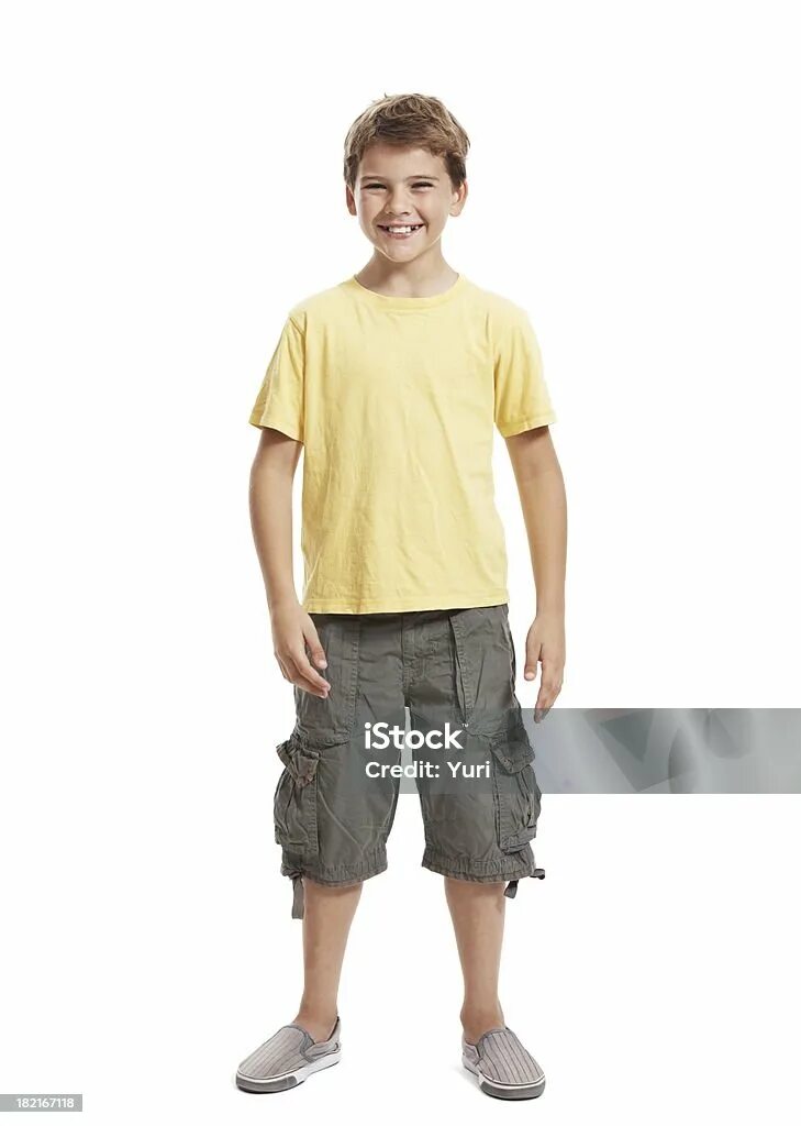 Мальчик стоит на фоне. Ребенок стоит. Boy standing. Фото мальчика стоя. Стоячий мальчик.
