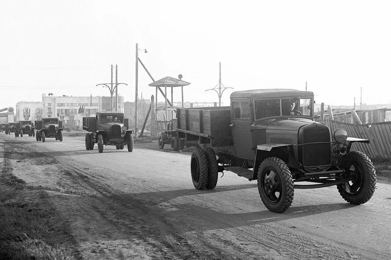 Газ полуторка. Грузовик полуторка ГАЗ-АА. ГАЗ мм полуторка 1943. Советский грузовик ГАЗ-АА полуторка. Автомобиль ЗИС полуторка.