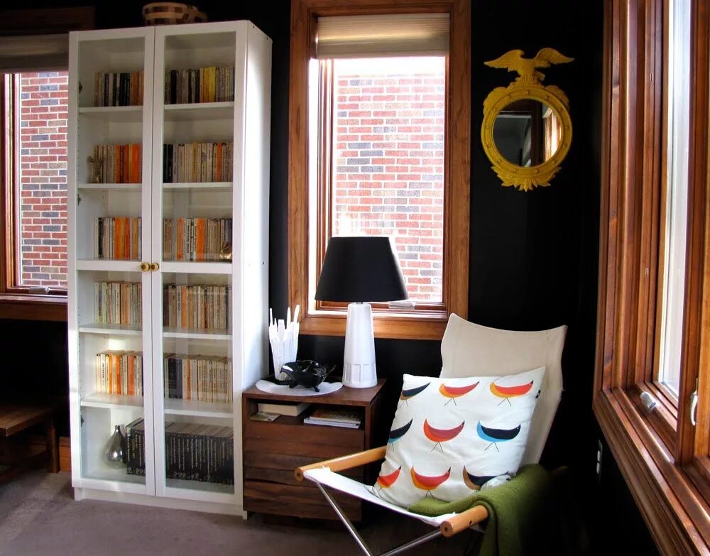 Ваш интерьер. Комната с книжными полками. Уютные книжные полки. Читальный уголок в гостиной. Читальный уголок в квартире.