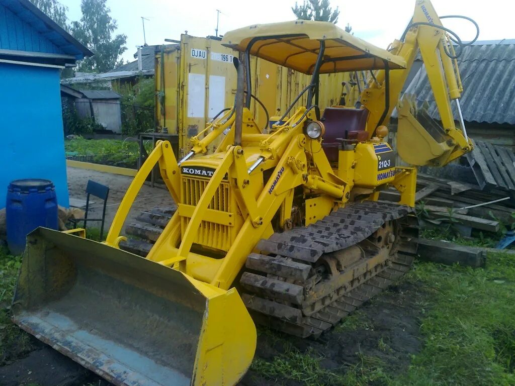 Коматсу мини бульдозер d20. Экскаватор погрузчик Komatsu d10s. Гусеничный погрузчик Комацу. Komatsu d21s-5. Куплю бульдозер б у на авито