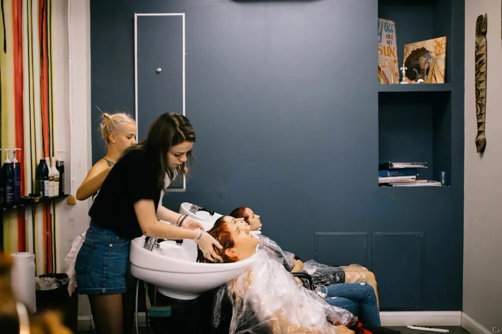 Салон красоты санкт-петербург. Капсула красоты спб. Салон паручери пушкино. Бренд салона красоты. Мирт салон красоты спб.