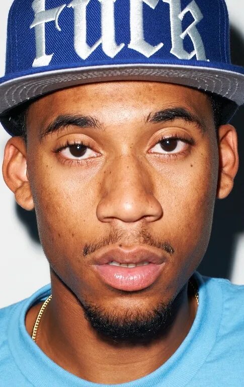 Ходжи битс с женой. Наушники битс бай дре мем. Ходжи битс. Dilik beatz. Hodgy beats tattoo.