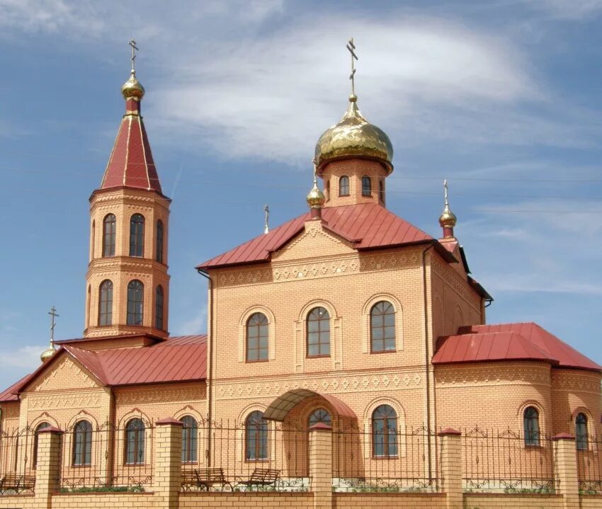 Кск тербуны. Троицкий храм Тербуны. Храм в Тербунах Липецкой области. Храм с Вислая Поляна Тербунского. Церковь в Требунках Липецкой области.