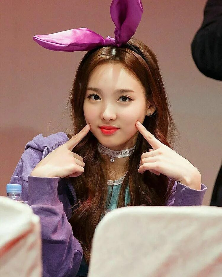 Мина наен. Наён твайс. Наен twice. Им наён из twice. Наен фансайн.