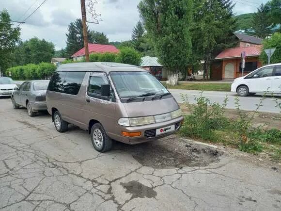 Тойота таун айс бензин. Toyota Town Ace Royal Lounge Limited. Toyota Town Ace Royal Lounge r30. Белый Town Ace 1993. Табличка Royal Lounge Limited Town Ace.