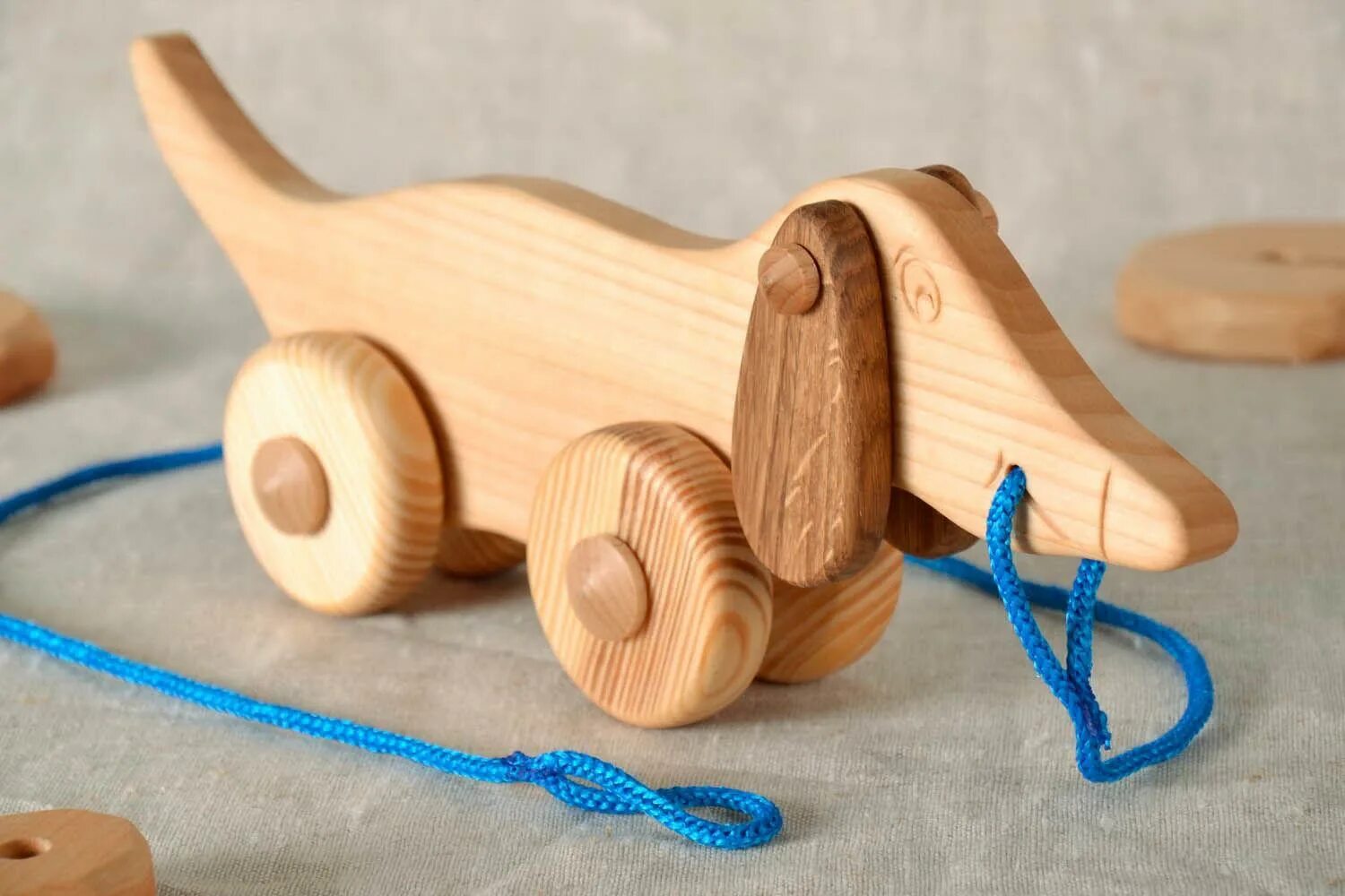 Детские поделки игрушки. Игрушки из дерева. детские игрушки из дерева. игрушки из древесины. игрушки из дерева для детей.