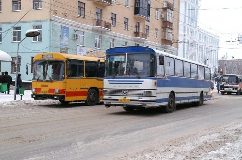 Автобус пермь калинино. 44 Автобус Пермь ПАЗ. Старые Пермские автобусы. Пермский автобус МАЗ 77. 77 Автобус Пермь.