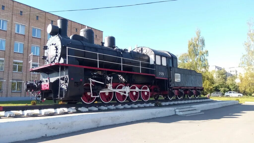 Мбдоу детский сад № 11, смоленск. Вязьма поезд вокзал памятник. Вязьма вокзал паровоз. Вязьма вокзал паровоз. Детсад 10 города вязьма.