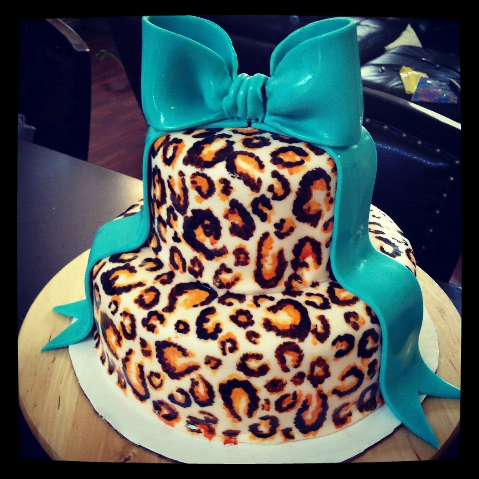 Крутые торты. Леопардовый торт. Крутые тортики на день рождения. Торт с леопардом для девочки. Торт на др с леопардовой.