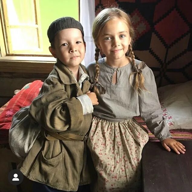 дети весной. счастливый ребенок. дети на прогулке. родители марты тимофеевой. анна марта тимофеева ребецкая.