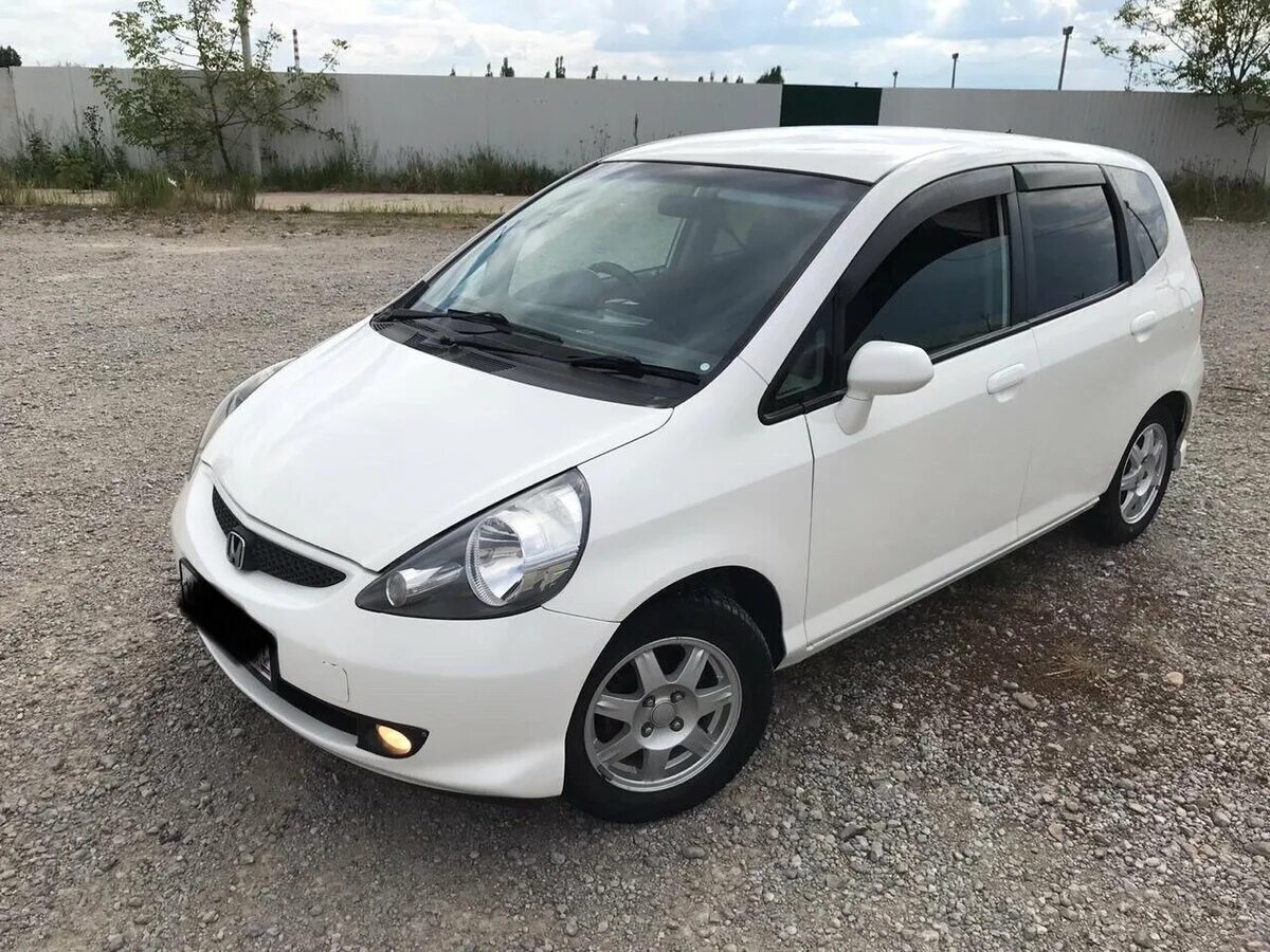 Продам фита. Honda Fit 2007. Хонда фит 2007 белая. Хонда фит 2007 года. Honda Fit 2007 года.