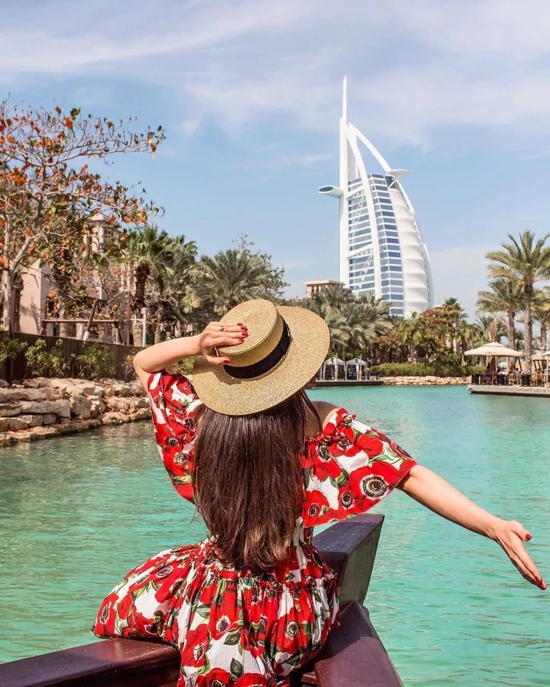 люди в оаэ на пляже. горящая путевка в дубай на двоих. турагентство дубай. Movenpick jumeirah beach. новый отель атлантис дубай.