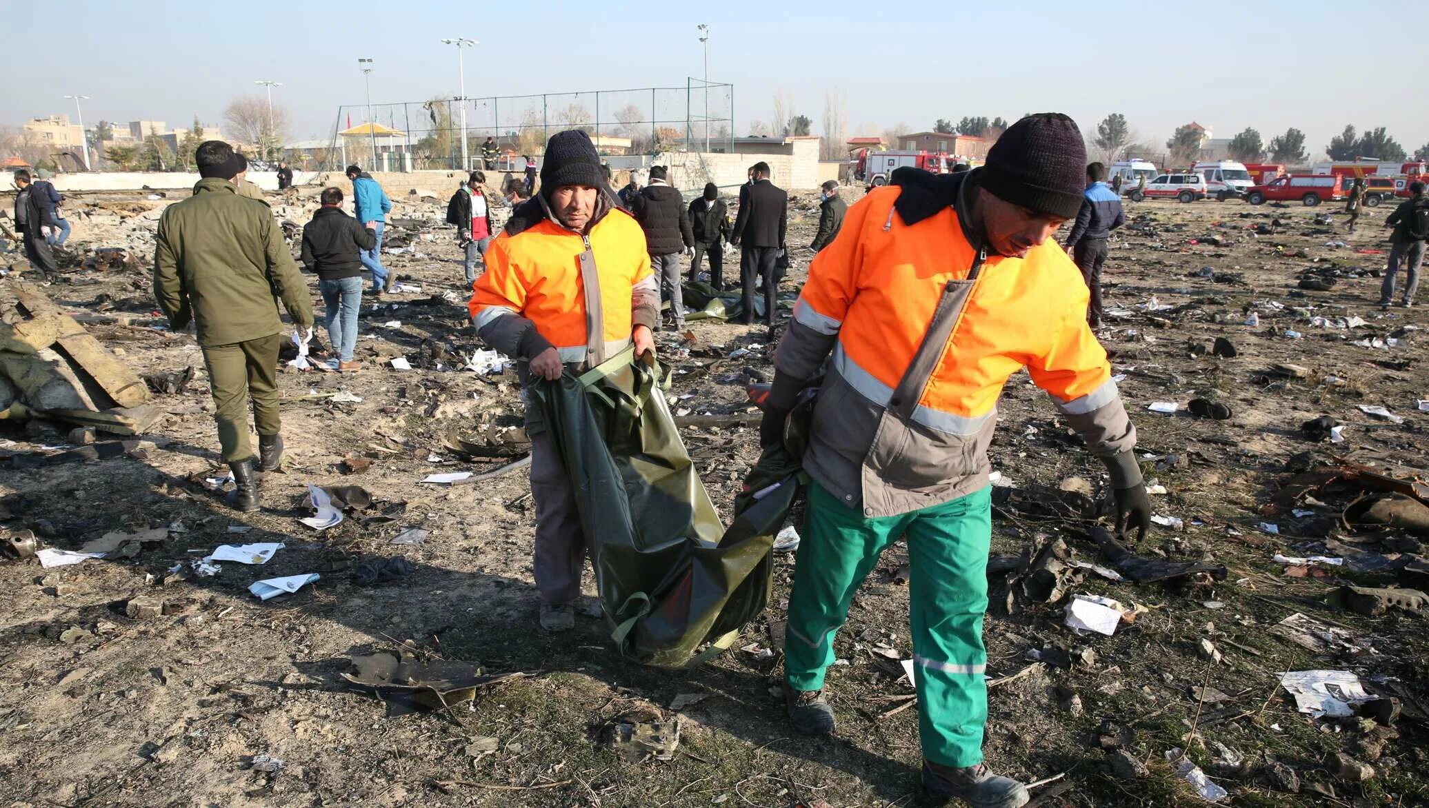 Падение самолета люди. Катастрофа Боинг 737 в Тегеране. Крушение самолета Boeing 737 в Иране. Крушение украинского Boeing в Иране.