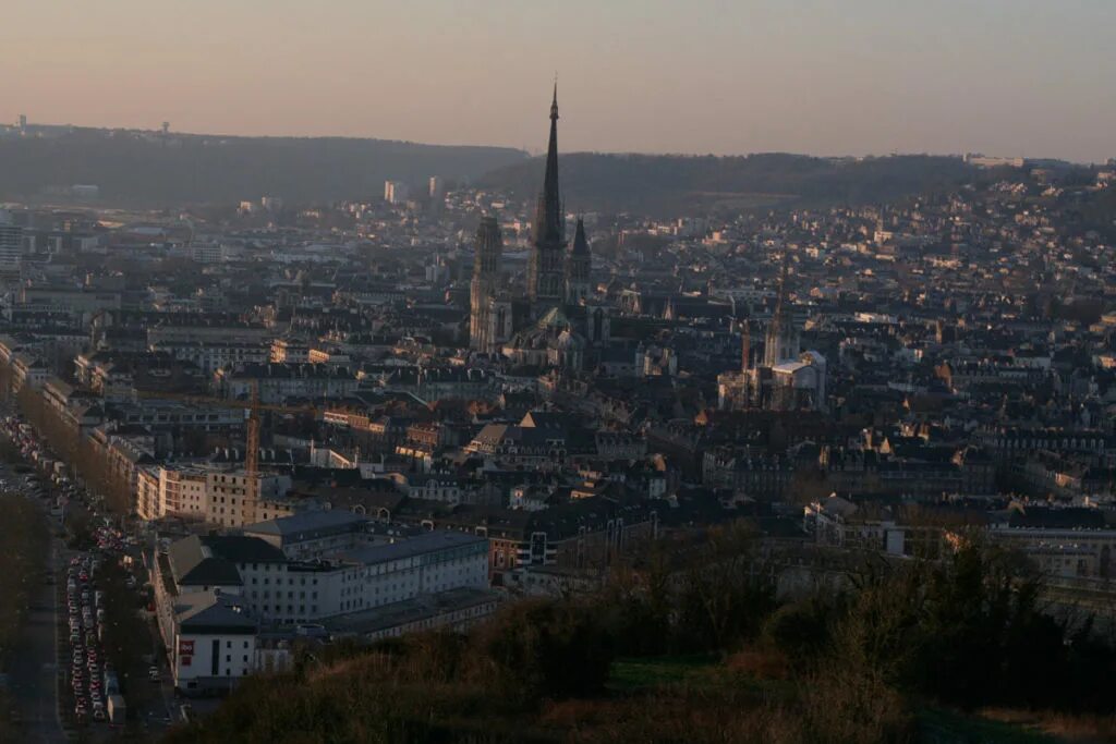 Руан город во франции. Нормандия франция руан. город rouen франция. rouen франция достопримечательности. руан франция фото.