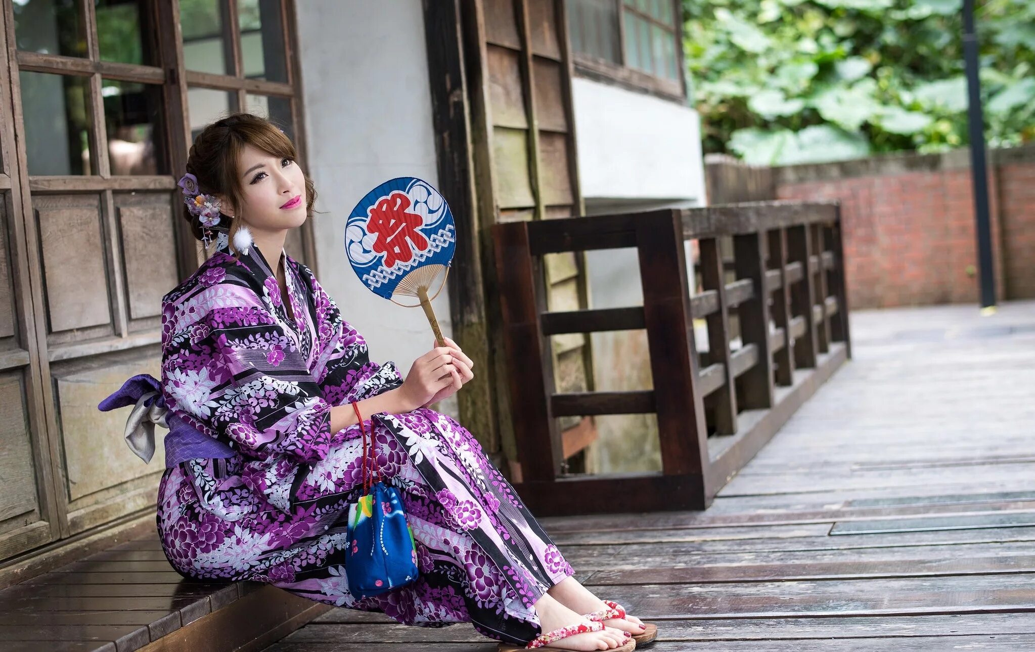 Япония гейши кимоно юката. Японская юката короткая. Японки Токио юката. Фурисодэ кимоно.