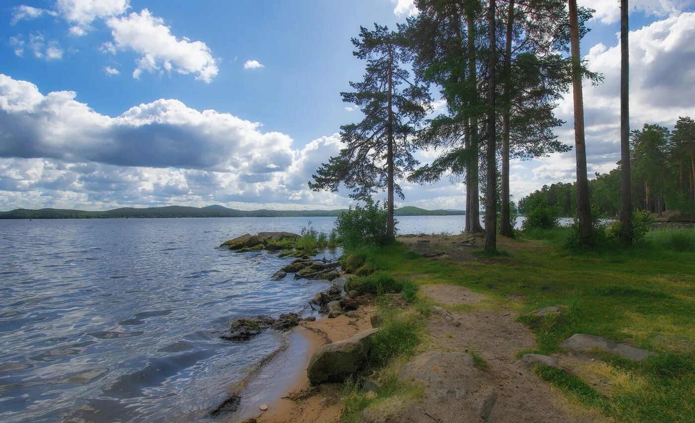 Озеро на берегу которого расположены. Озеро Таватуй. Озеро Таватуй Свердловская. Таватуй Калиново берег. Озеро Ахманка Тюмень.